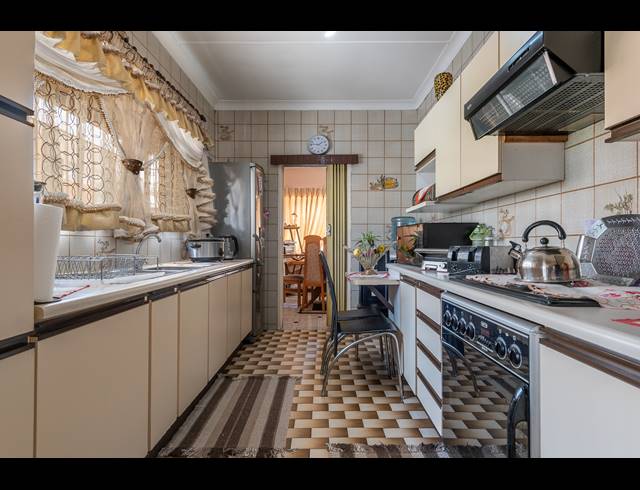 3 BEDROOM FREEHOLD FOR SALE IN ROSEACRE